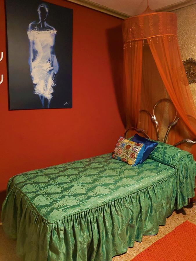 Alicante Room And Gayfriendly Exteriör bild